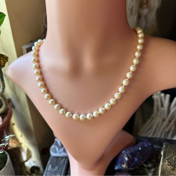 Vintage 70’s Monet Faux Pearl Necklace - Picture 2 of 5